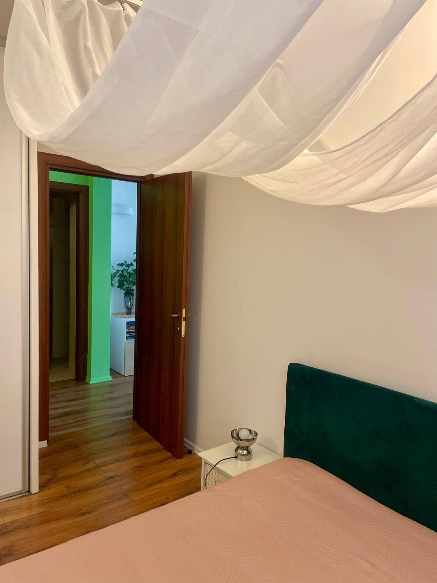 70M2 Romantic Living In The Old Town With Garden Bratislava Extérieur photo